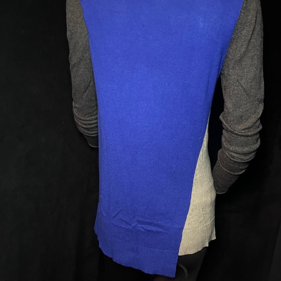 Vertical Design geometric print sweater, Size small, vegan version. - Picture 2 of 7